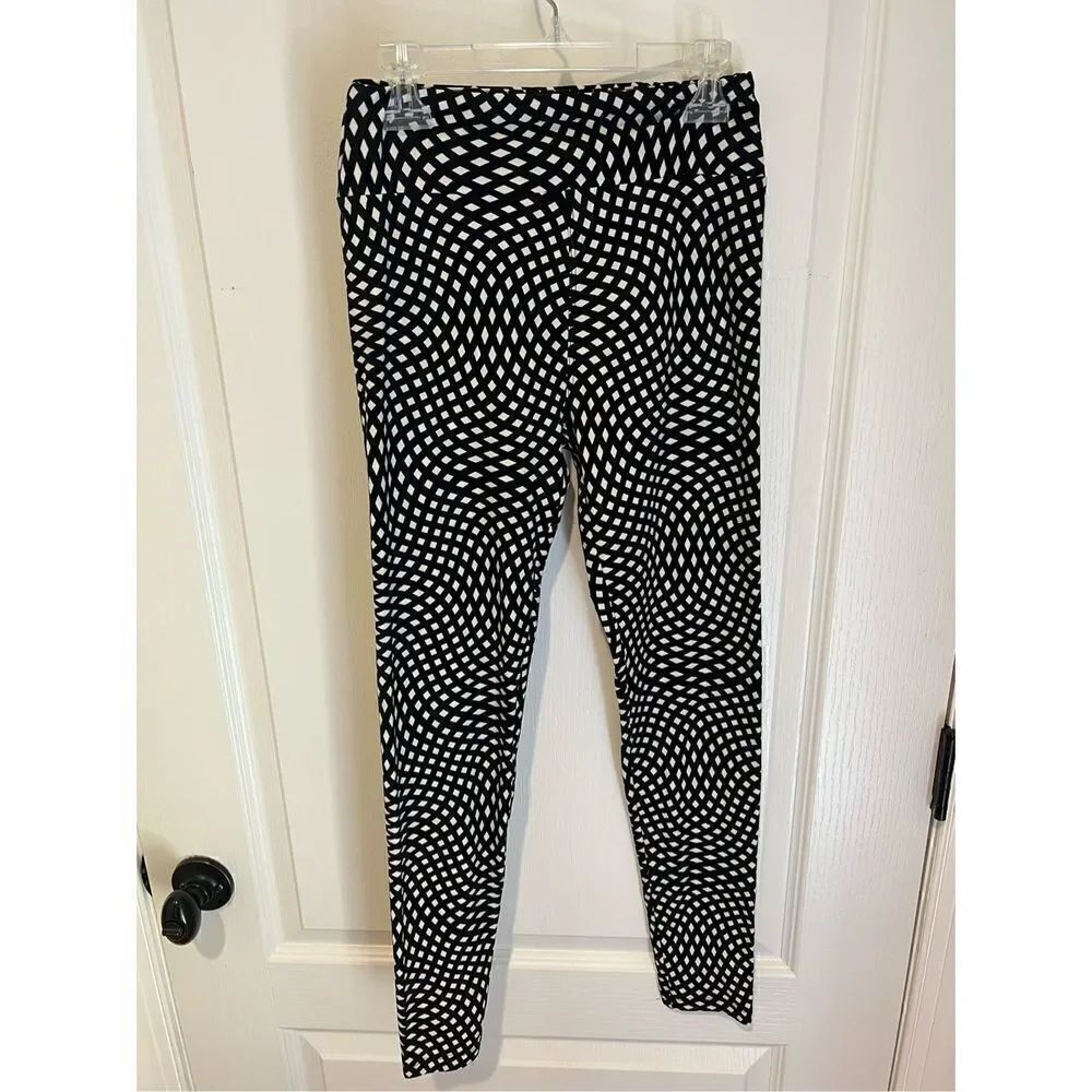 New LuLaRoe black and white spiral Leggings one size